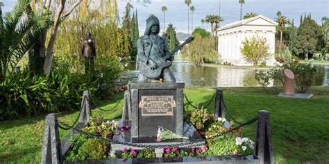 Visit Hollywood Forever Cemetery: hours, tours and famous graves