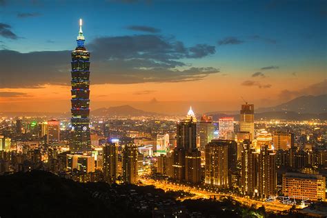 Taipei's city skyline at sunset and the famous Taipei 101 | Flickr - Photo Sharing!