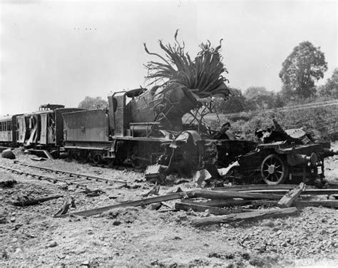 24 Bizarre Vintage Photos of Steam Engines After a Boiler Explosion ...