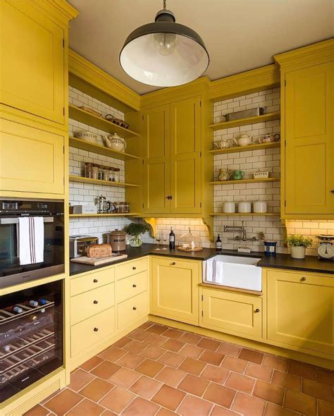 26+ Yellow Kitchen Ideas That Make the Sun Shine Indoors | Houszed