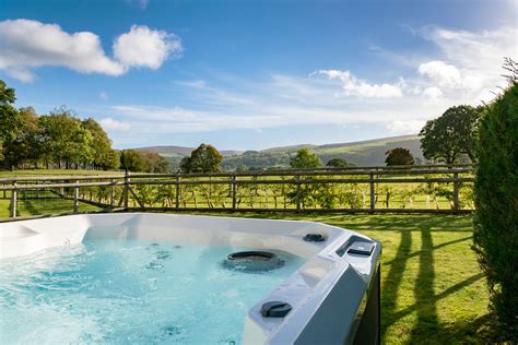 Cwtch - Luxury Lodges with hot tubs in Wales at Rivercatcher