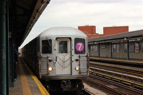 7 Train Service Resumes on Single Track After Pipe Hits Top of Car: MTA - Long Island City - New ...