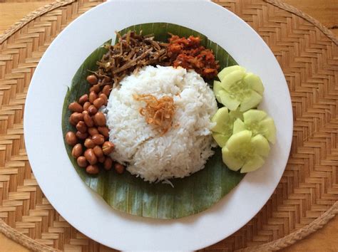 Nasi Uduk ( Jakarta Rice cooked with coconut milk with its condiment ...