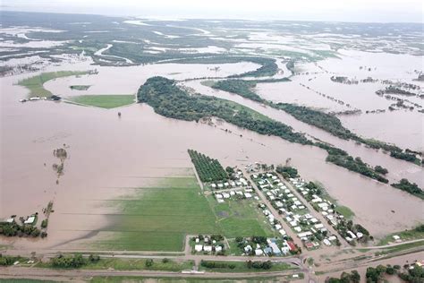 North Queensland flood victims to receive extra disaster assistance - ABC News