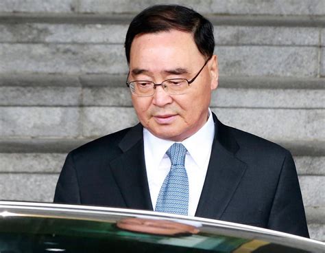 South Korea Prime Minister Offers Resignation in Ferry Disaster - NBC News