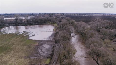 Drone Video | Cosumnes River levee breach leading to Wilton area ...