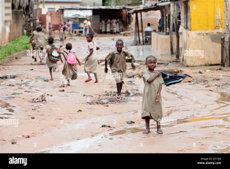 Children running street africa hi-res stock photography and images - Alamy