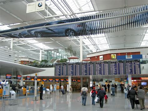 File:Munich Airport T2 L4 check in 1.jpg - Wikimedia Commons