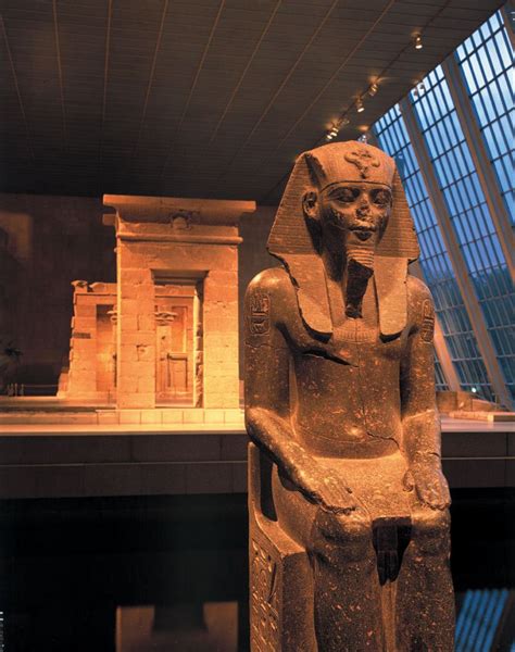 Ancient Egyptian Statue of Hatshepsut of the Temple of Dendur, Metropolitan Museum of ...