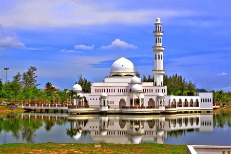 POTO Travel & Tours: Gambar Masjid Yang Indah di Malaysia!