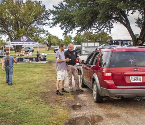 Olney Police hosts National Night Out despite rainy weather | Olney Enterprise