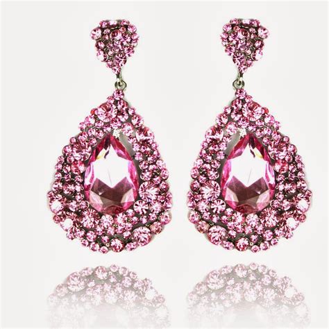 BEAUTY AND FASHION: PINK DIAMOND EARRINGS