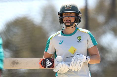 Ellyse Perry during a training session | ESPNcricinfo.com