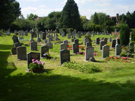 File:Writtle Grave yard.JPG - Wikimedia Commons