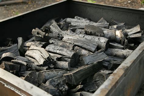 Gambar : kayu bakar, hitam, bahan, puing, limbah, besi, batu bara ...