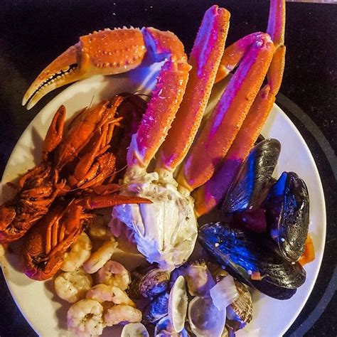 Seafood buffet with all you can eat crab legs, shrimp, oysters and more? 🦀🍤**Does Happy Dance🕺🏽 ...