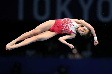 Olympics: China's Quan Hongchan, 14, wins gold in women's 10m platform diving | The Straits Times