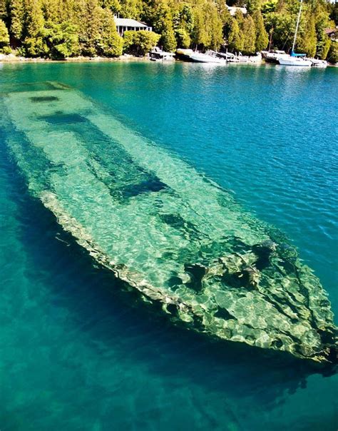 Naufragios en el puerto en el Lago Hurón