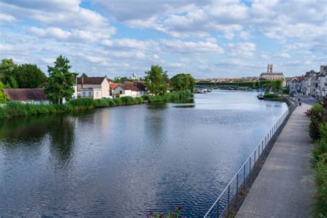 120+ bildbanksfoton, bilder och royaltyfria bilder med Yonne River - iStock