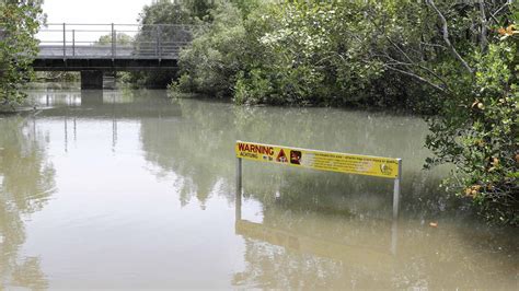 Cairns flood warning as monsoon brings king tides | The Cairns Post