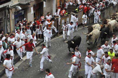 ALGUNAS CURIOSIDADES DE LAS FIESTAS DE SAN FERMIN - VIVAMUS