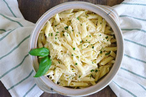 Creamy Roasted Garlic Pasta Recipe - Mildly Meandering