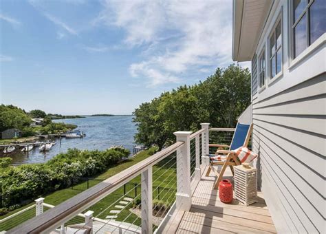 An impressive beach house in Rhode Island built to withstand storms