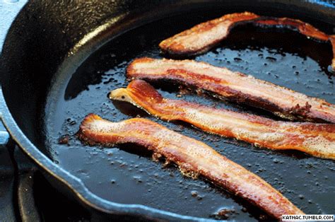 15 Sizzling Hot Bacon Gifs To Fire Up Your Day