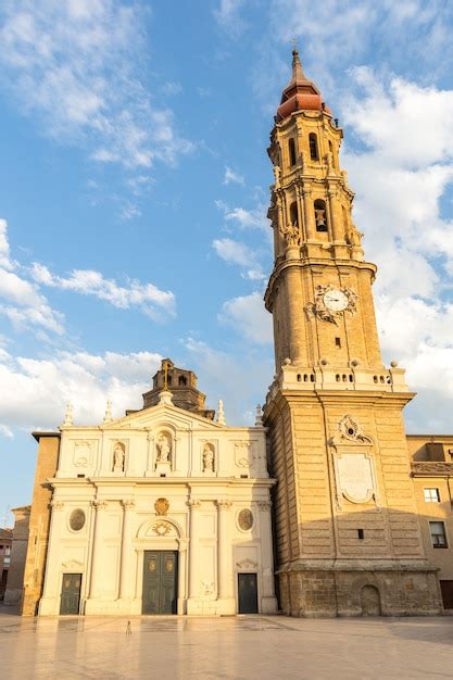 Premium Photo | Zaragoza cathedral