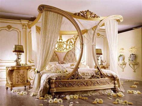 Royal Style Canopy Bed With Gold Frame Bedroom With Unique Curved ...