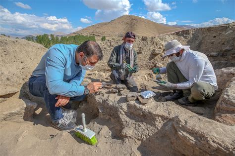 Archaeologists find traces of Bronze Age life in eastern Van | Daily Sabah