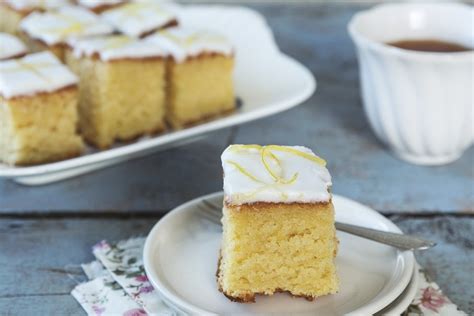 Lemon Drizzle Traybake Recipe | Odlums