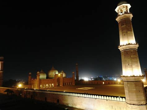 Badshahi Mosque, Lahore. | Night view of Badshahid mosque ta… | Flickr