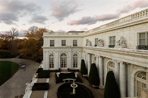 Rosecliff mansion wedding - beautiful wedding venue in Newport RI