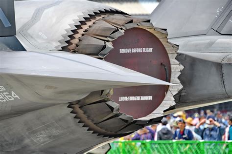 F-35 vs J-20 details [album] : r/WarplanePorn