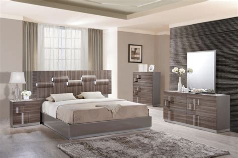 Adel Bedroom Set Platform Bed in High Gloss Grey & Zebra Wood In The Adel Collection By Global ...