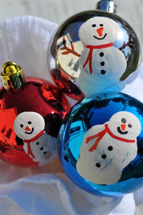 Homemade Christmas Ornaments: Thumbprint Snowmen - The Seasoned Mom