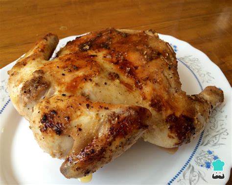 Pollo asado al horno - ¡Muy fácil, crujiente y jugoso!