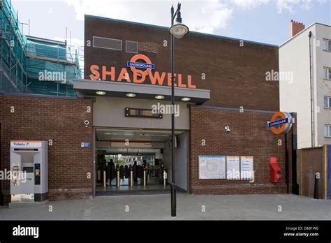 London Overground East London Railway Shadwell Station Stock Photo - Alamy