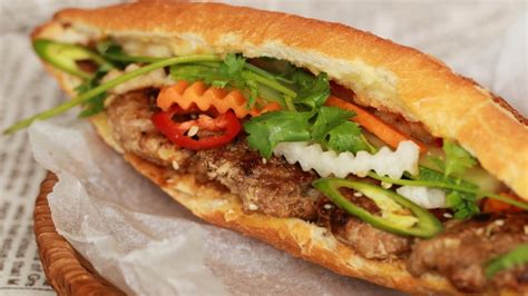 Grilled pork sandwich -Bánh mì thịt nướng - Helen’s Recipes Official Website