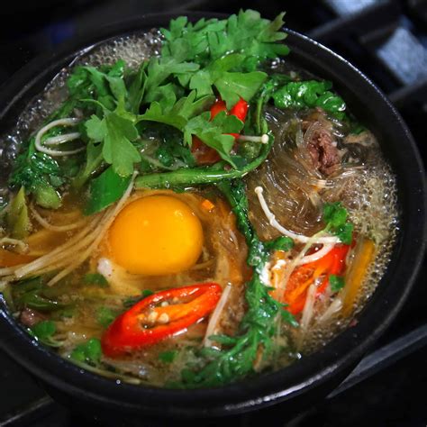 Bulgogi stew in an earthenware pot (Ttukbaegi-bulgogi: 뚝배기불고기) recipe by Maangchi