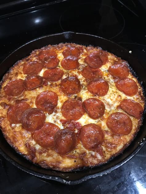 Cast iron pan pizza : r/Pizza