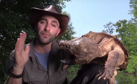 Video: Man Lets Alligator Snapping Turtle Bite His Arm | OutdoorHub