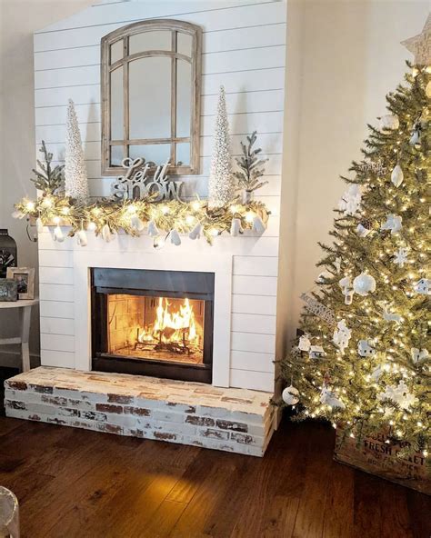 20+ Beautiful Farmhouse Fireplace Mantel Decorations You Will Feel Cozy ...