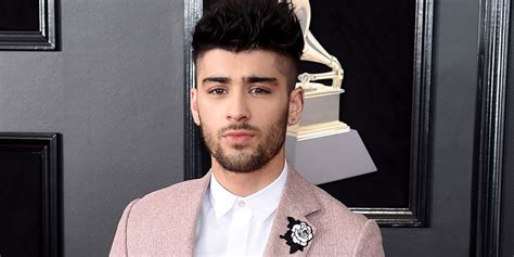 Zayn Malik Wears White Rose On His Pink Suit For Grammys 2018 | 2018 ...