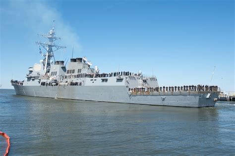 DVIDS - Images - USS Mason (DDG-87) Departs Norfolk [Image 4 of 7]