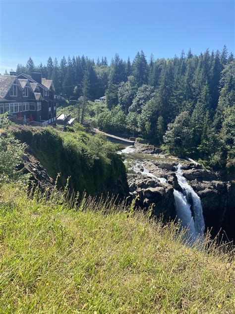 Seeing Snoqualmie Falls - thatawaydad.com