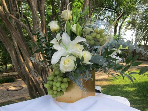 green grapes flower arrangement | Food centerpieces, Flower food ...