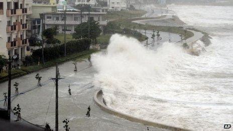 Typhoon Bolaven lashes Japan's Okinawa - BBC News