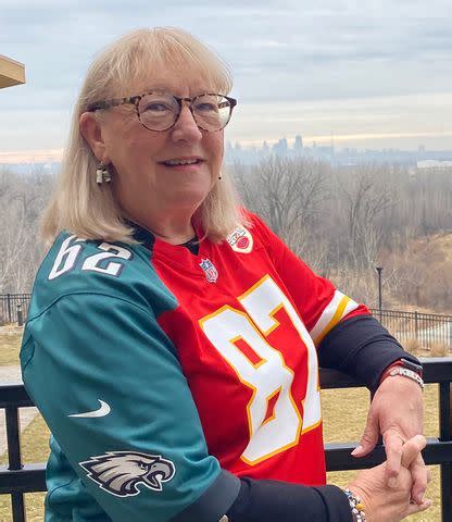 Travis Kelce Scores Touchdown — Without Taylor Swift in the Stands — at Eagles vs. Chiefs Rematch